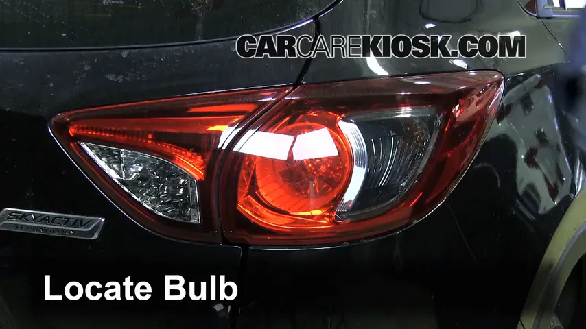 2013 Mazda CX-5 Sport 2.0L 4 Cyl. Éclairage Feu clignotant arrière (remplacer l'ampoule)